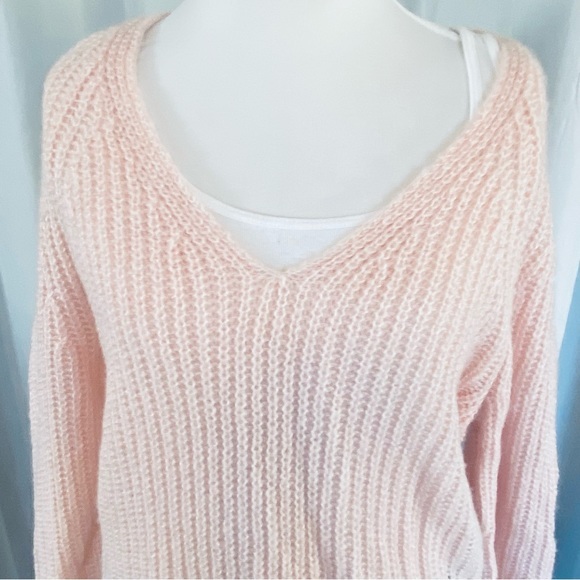 Gap V-neck sweater. Size small. - Picture 4 of 8